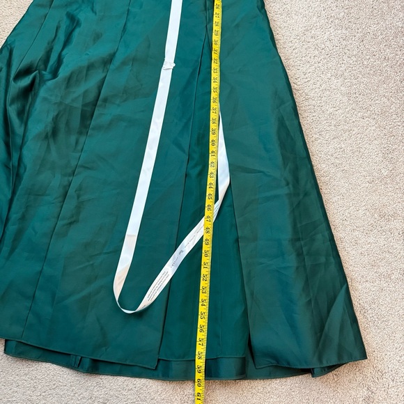 Alfred Sung D826‎ Square Neck Twill Satin Gown Hunter Green 10 - Picture 8 of 8